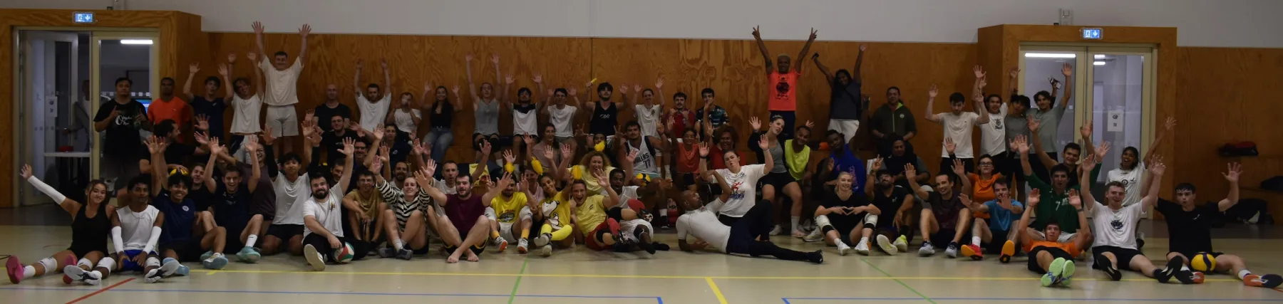 Photo de groupe des licenciés du Castelnau Volley-Ball